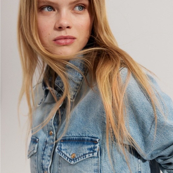 H&M Blue Denim Buttondown - Picture 3 of 5